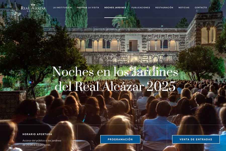 Concerts in the Alcazar Gardens Audience seated in the illuminated gardens of the Real Alcázar in Seville at night, watching a concert during the event 'Noches en los Jardines del Real Alcázar 2025'.